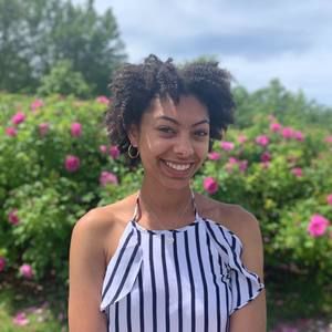 Meet your Posher, Adrienne